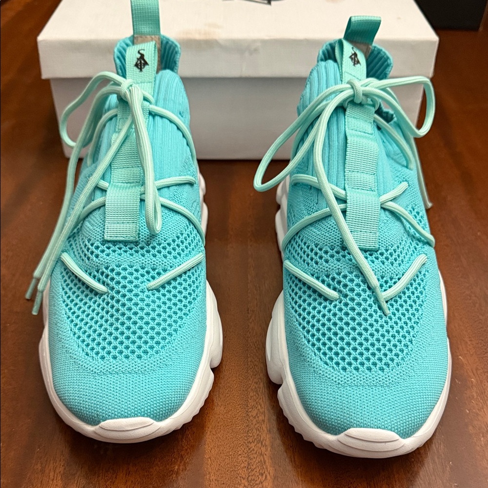 Sia Collective Culture Vulture version 2 - Tiffany blue